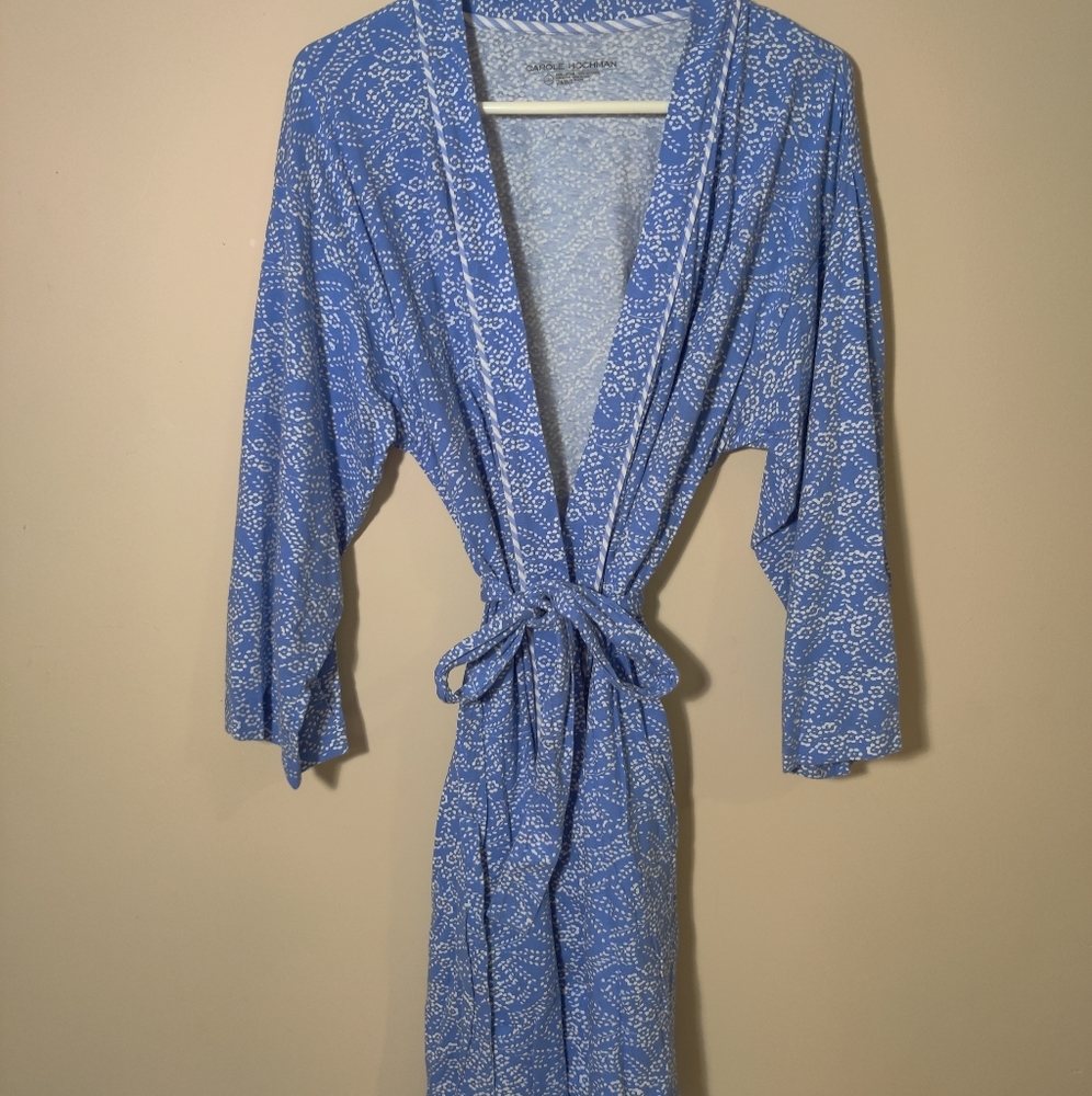 Lightweight short robe